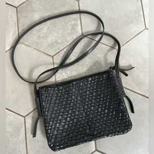 Madewell knotted crossbody bag in woven leather